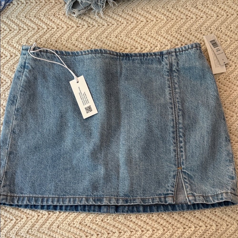 Denim Forum the 90s mini denim skirt